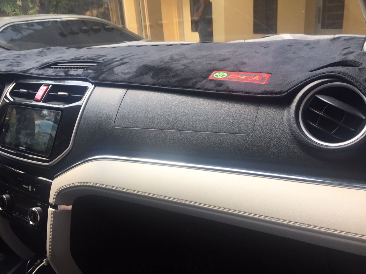 Thảm taplo chống nóng cho Toyota Rush